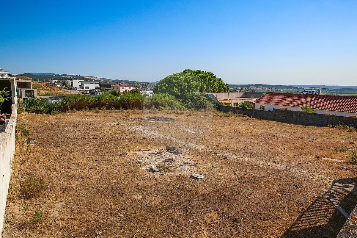Terreno em Alenquer (Santo Estêvão e Triana) — fotografia 1 de 9