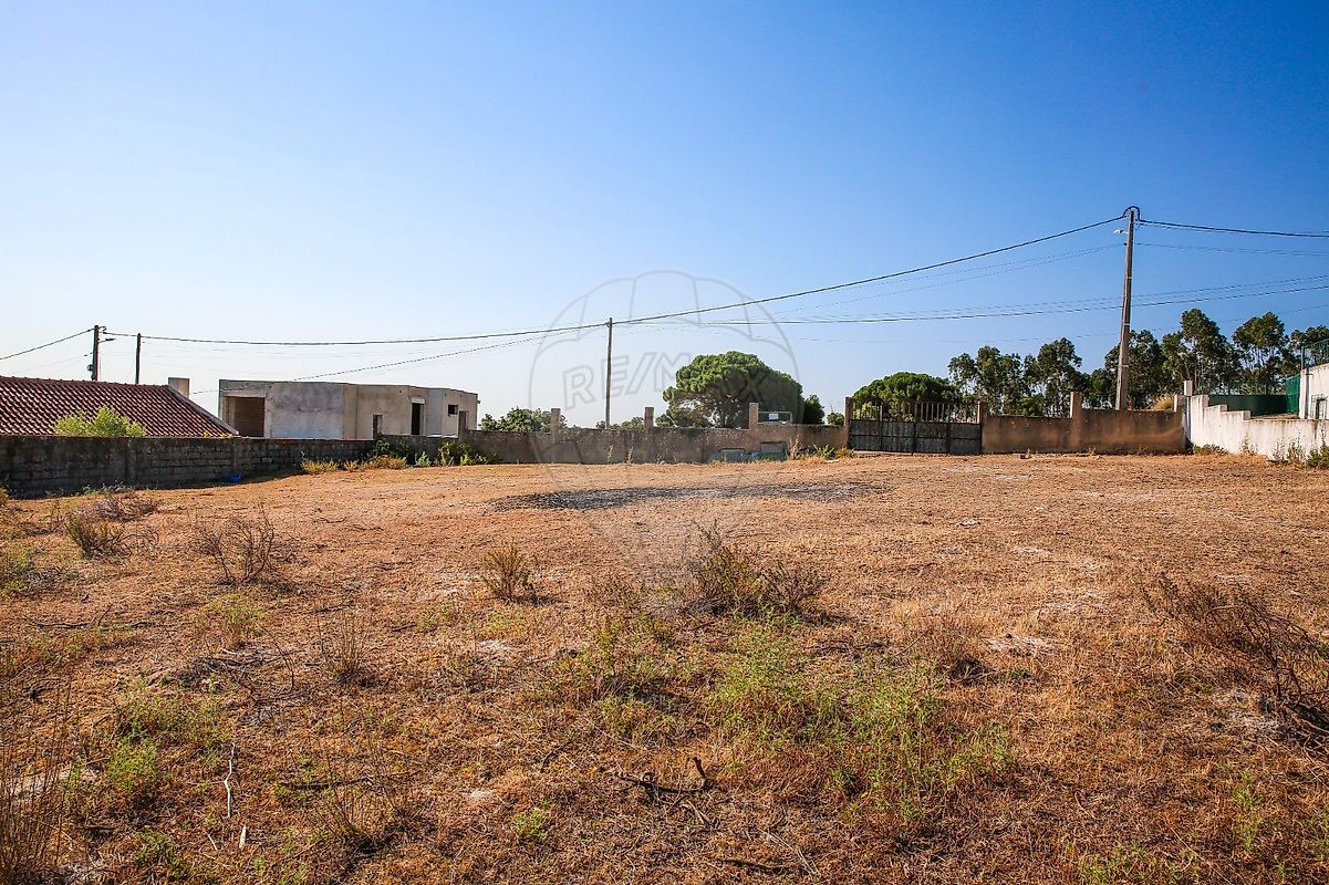 Terreno em Alenquer (Santo Estêvão e Triana) — fotografia 1 de 9
