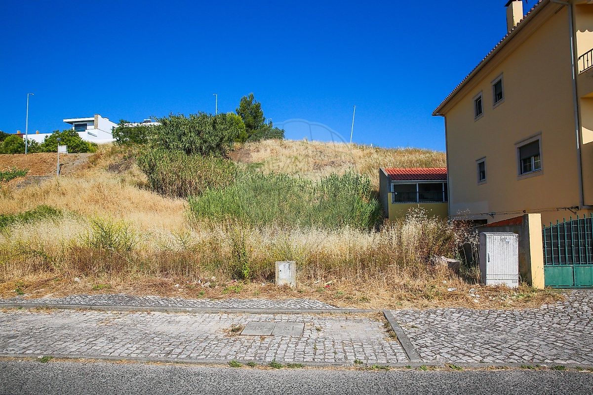 Terreno em Alenquer (Santo Estêvão e Triana) — fotografia 1 de 9
