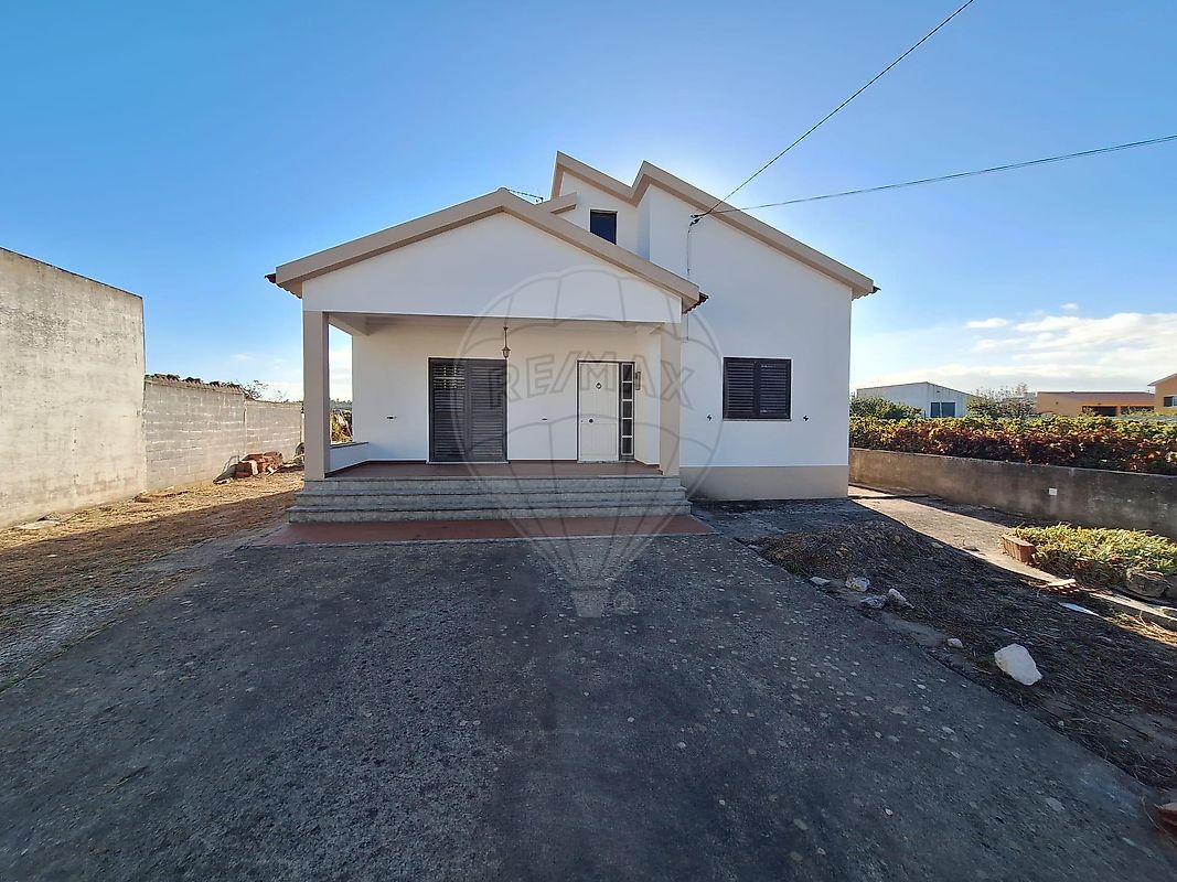 Moradia T2 em Abrigada e Cabanas de Torres — fotografia 1 de 14