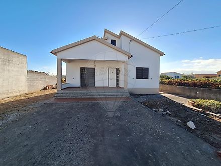 Moradia T2 em Abrigada e Cabanas de Torres — fotografia do imóvel